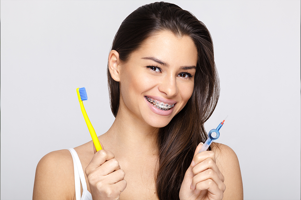 Как чистить зубы с брекетами
